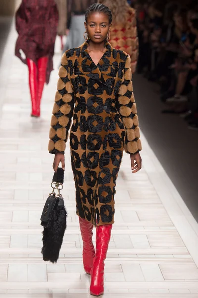 Look 9